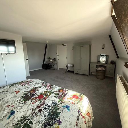The White Hart Hotel Atworth ภายนอก รูปภาพ