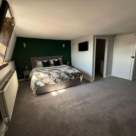 The White Hart Hotel Atworth ภายนอก รูปภาพ