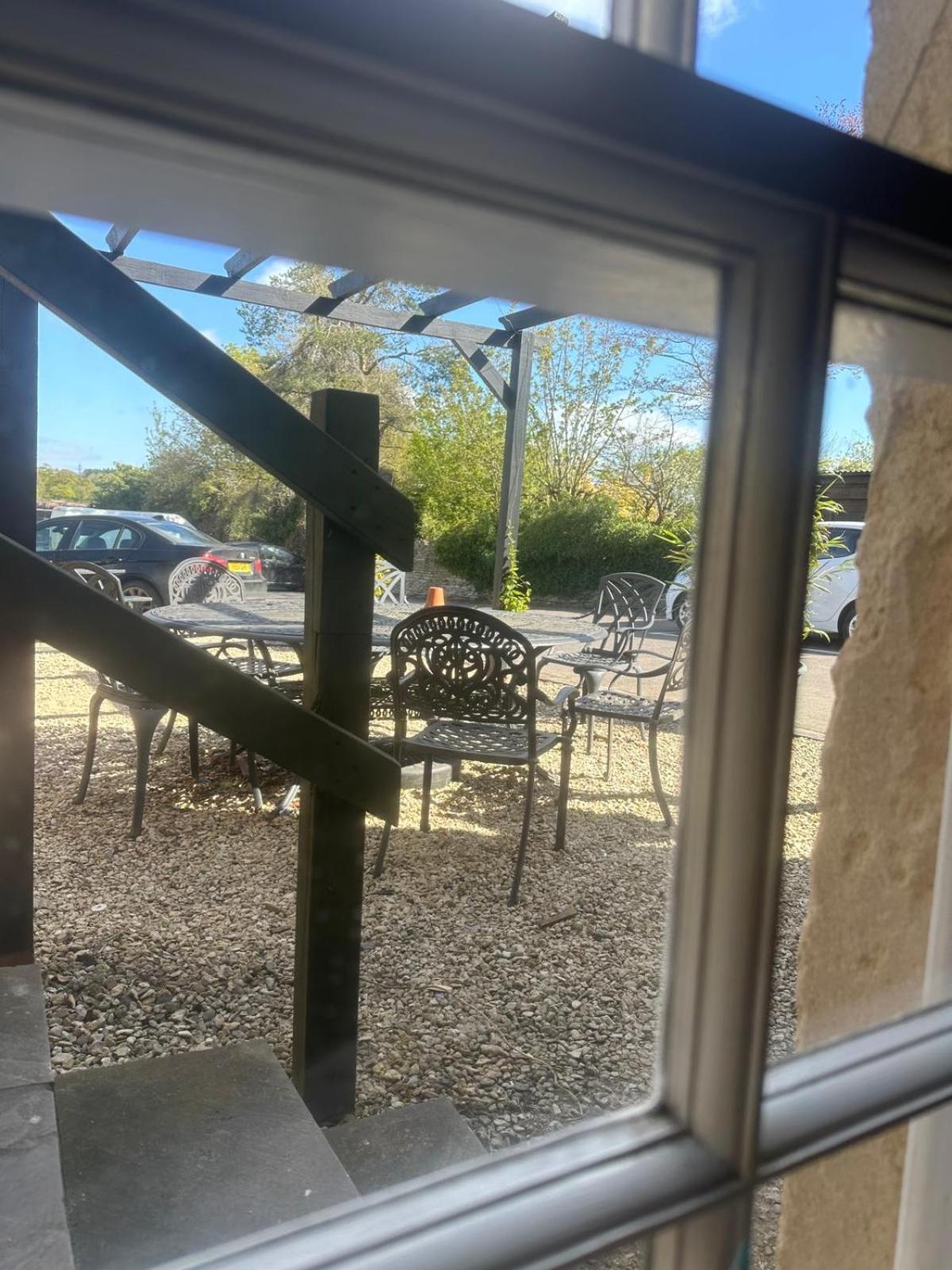 The White Hart Hotel Atworth ภายนอก รูปภาพ