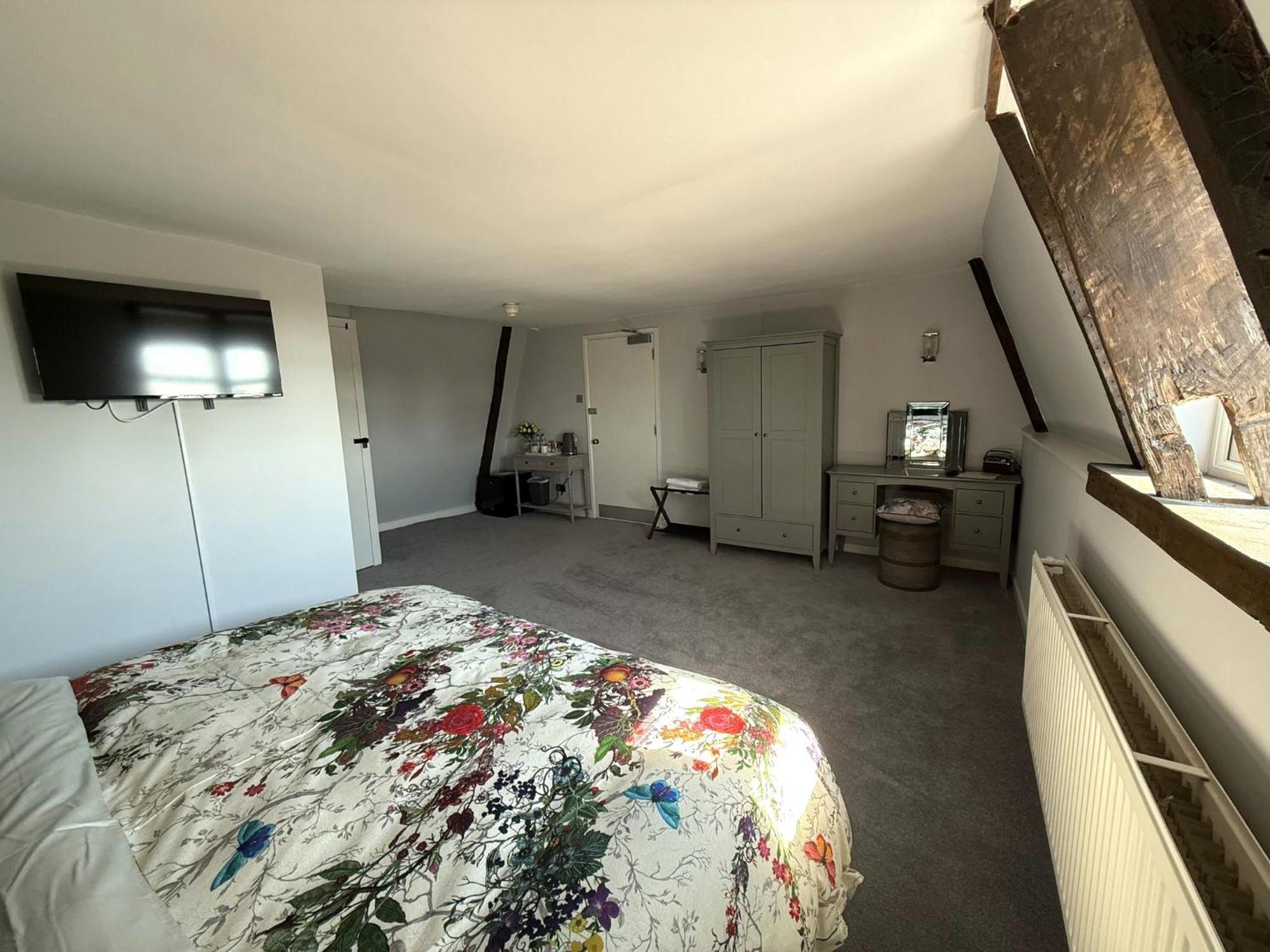 The White Hart Hotel Atworth ภายนอก รูปภาพ
