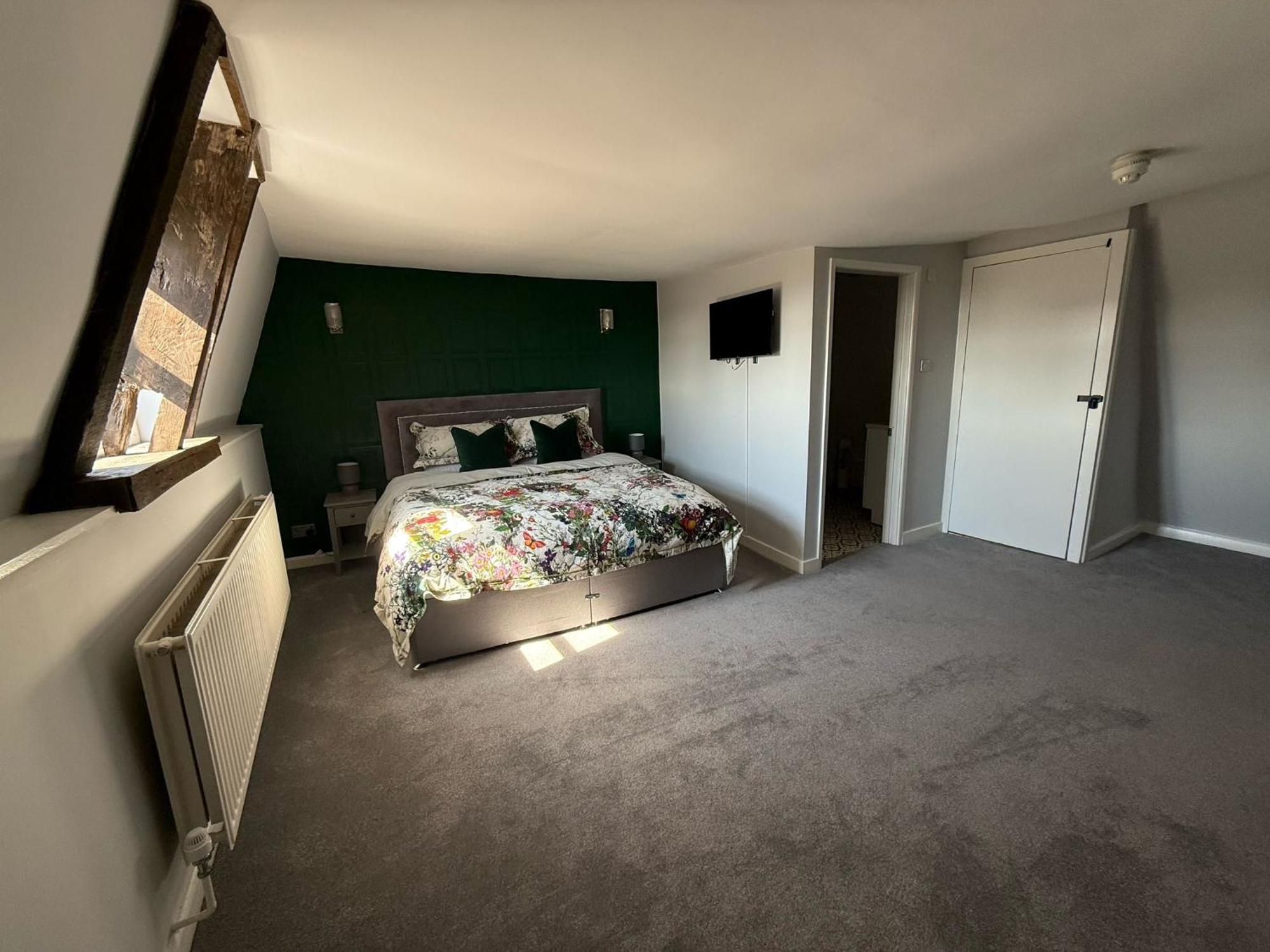 The White Hart Hotel Atworth ภายนอก รูปภาพ