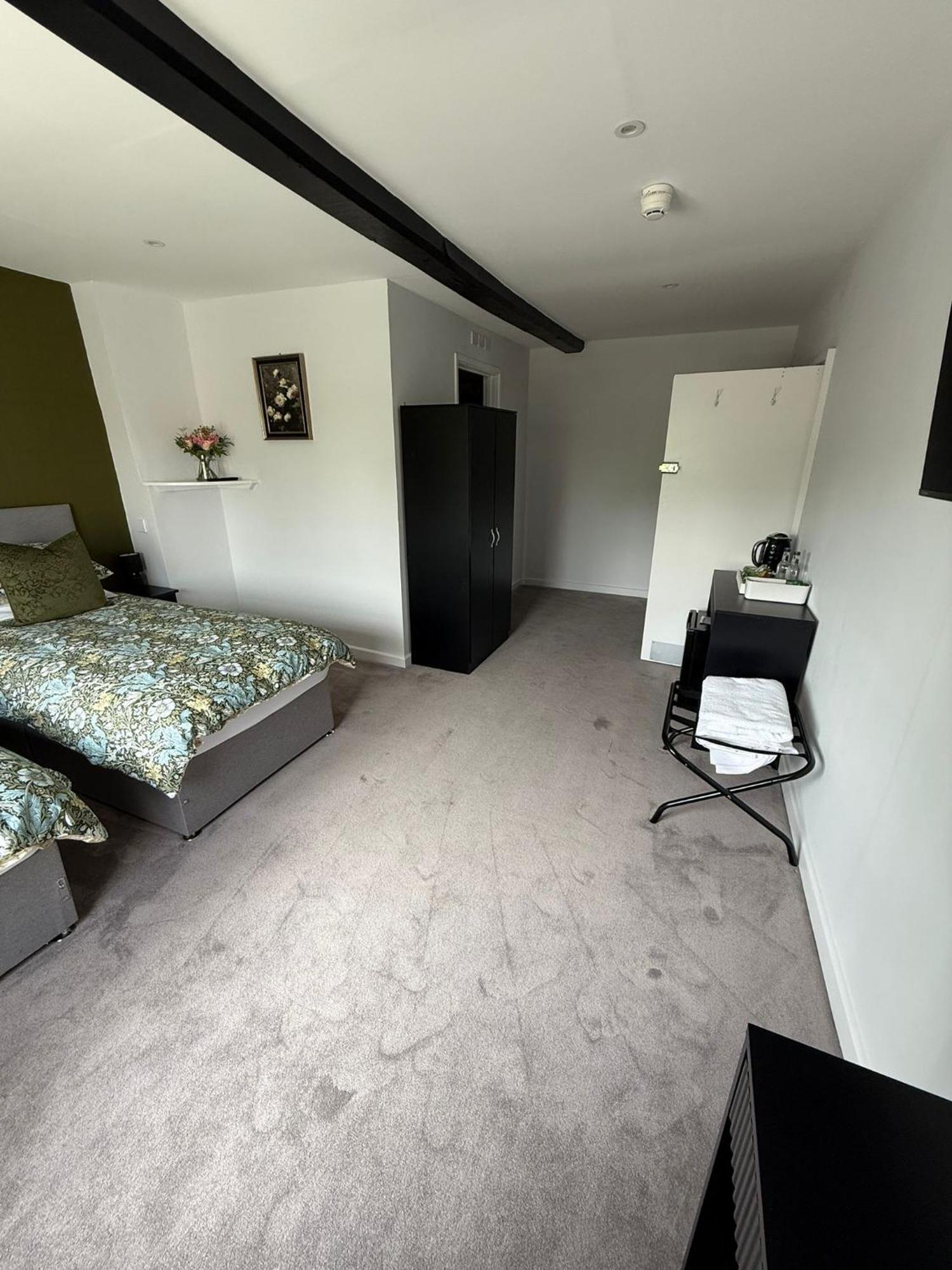 The White Hart Hotel Atworth ภายนอก รูปภาพ