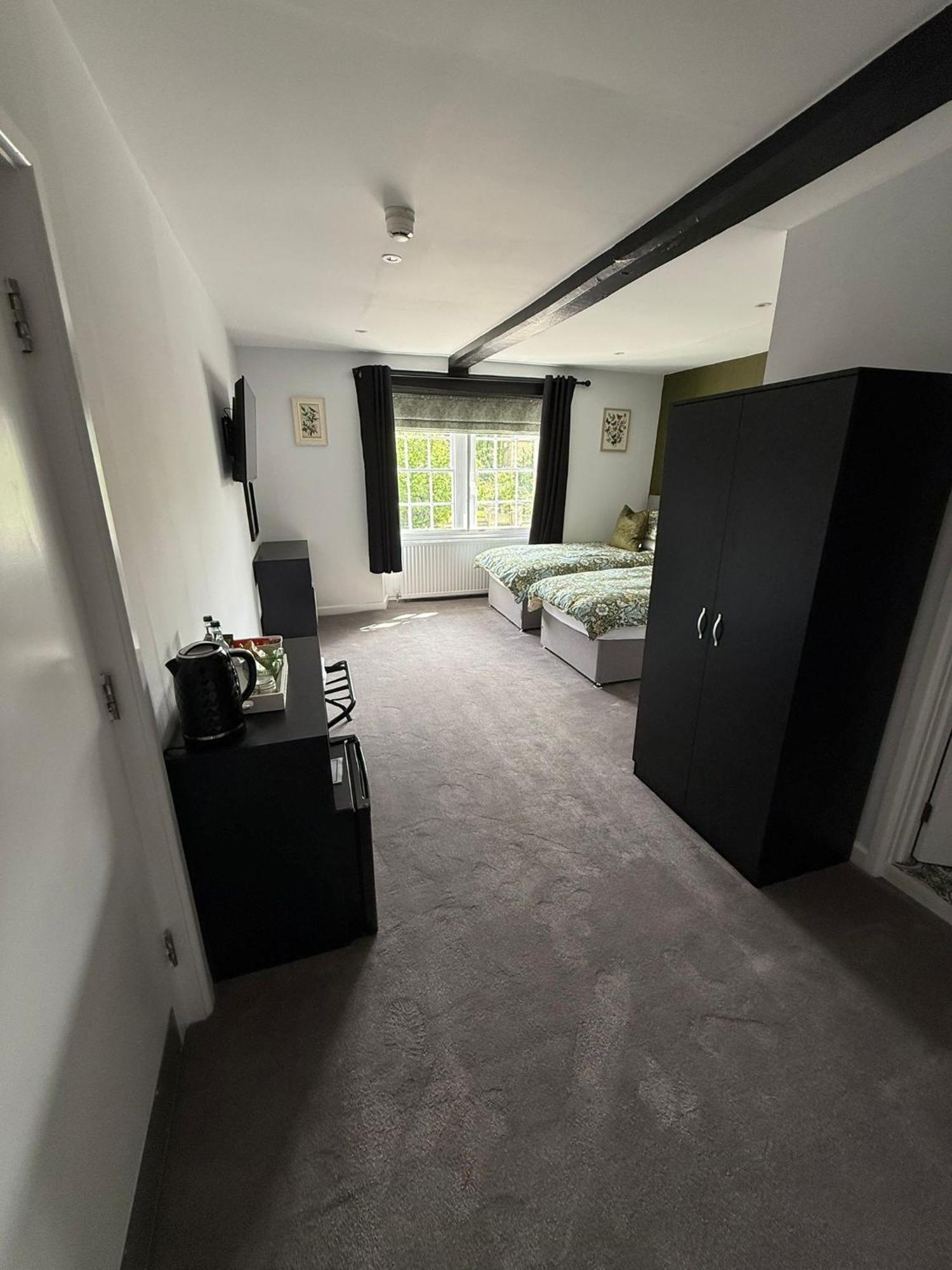 The White Hart Hotel Atworth ภายนอก รูปภาพ